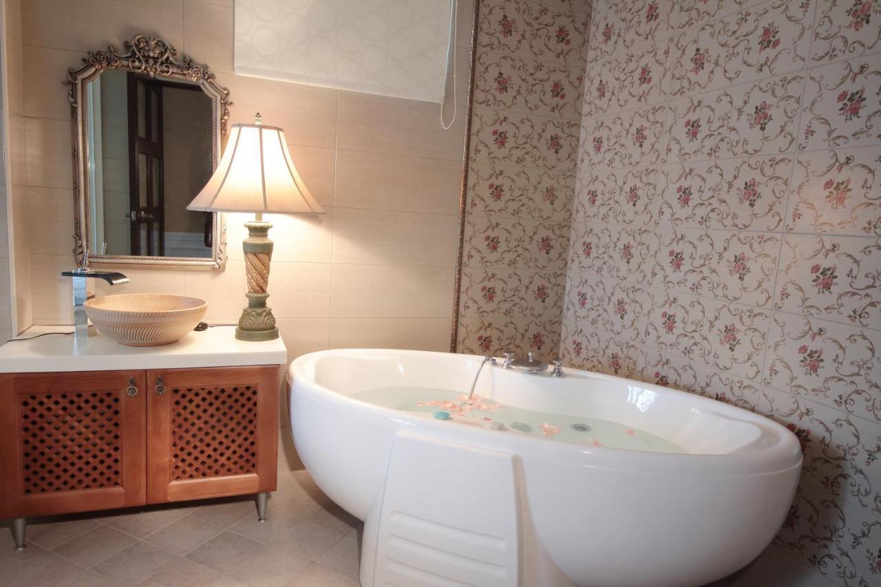 Luxembourg Hills Homestay 礁渓郷 エクステリア 写真