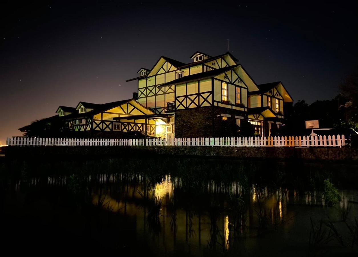 Luxembourg Hills Homestay 礁渓郷 エクステリア 写真