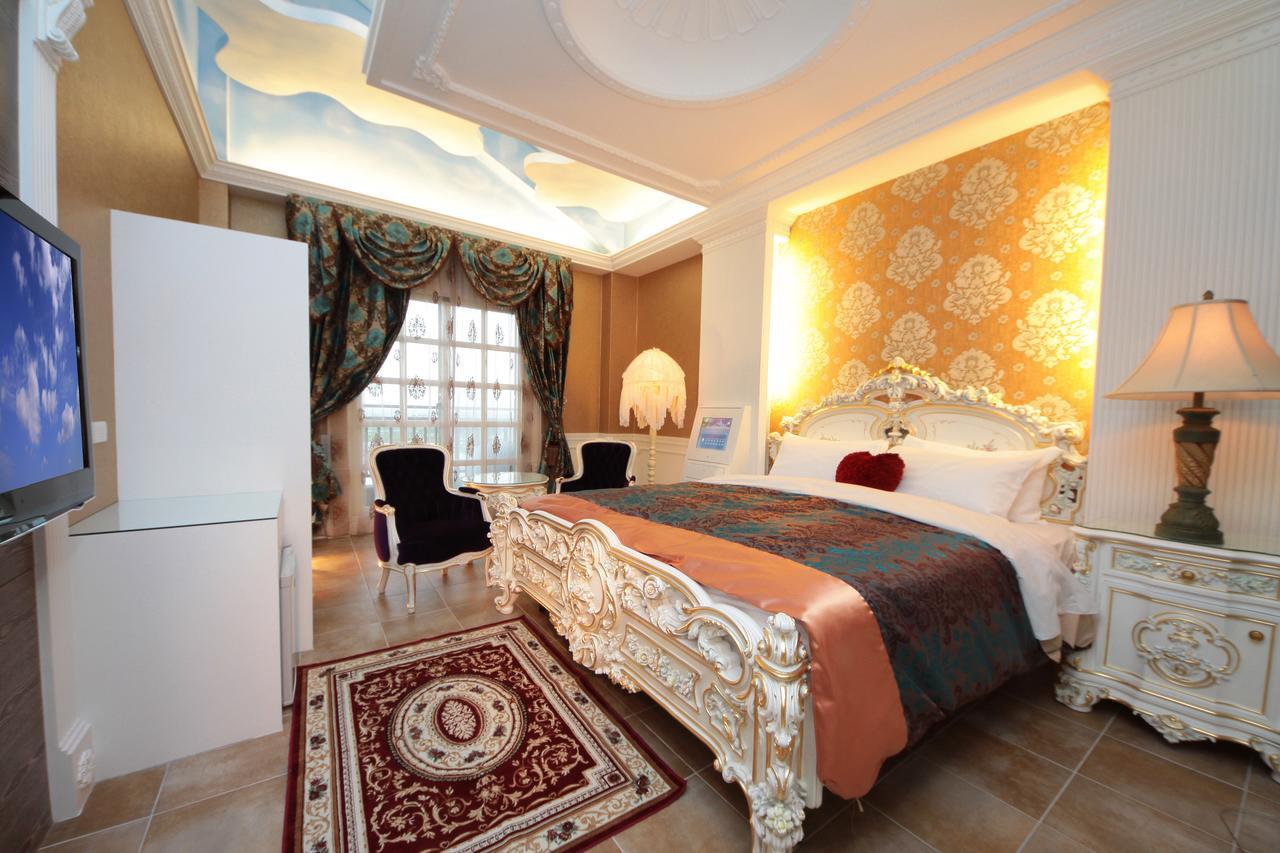 Luxembourg Hills Homestay 礁渓郷 エクステリア 写真