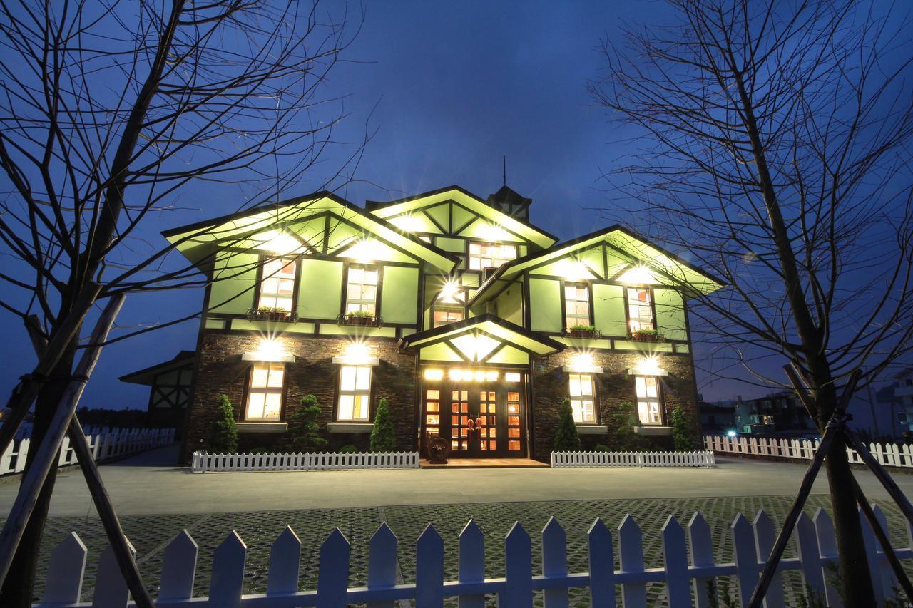 Luxembourg Hills Homestay 礁渓郷 エクステリア 写真